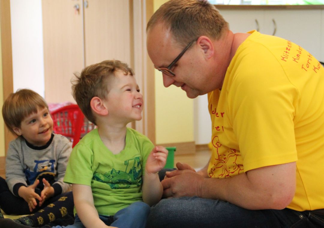 viel Lächeln und Vertrauen