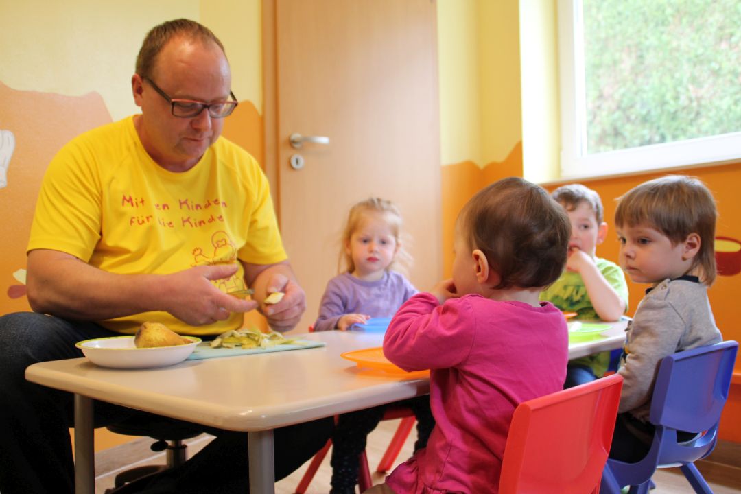 leckere Birne wird aufgeschnitten